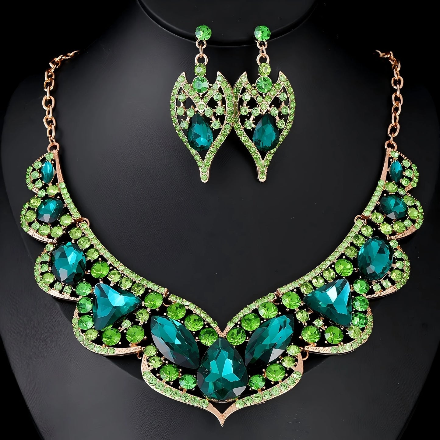 Exaggerated Vintage European And American necklace and earring set