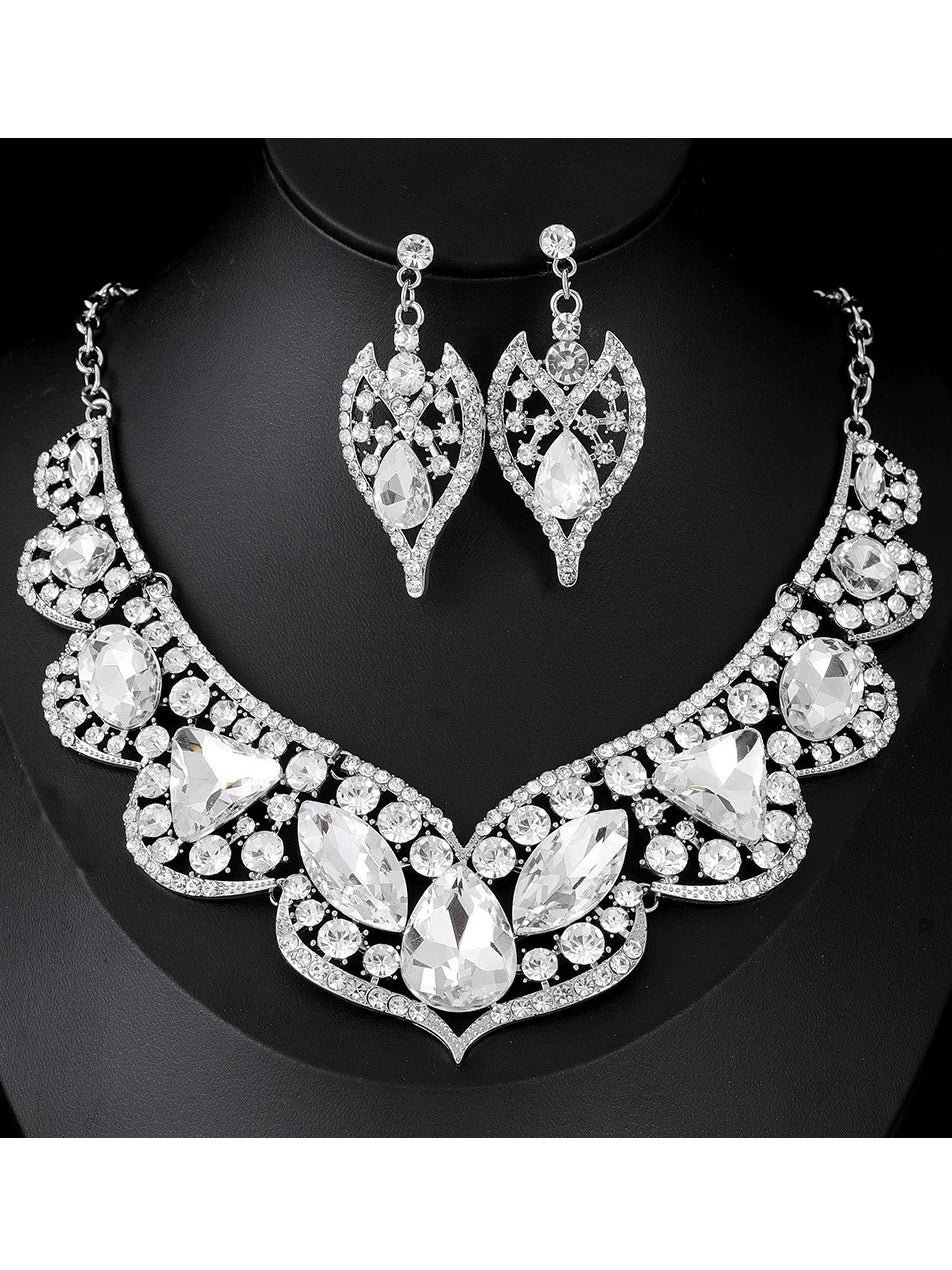 Exaggerated Vintage European And American necklace and earring set