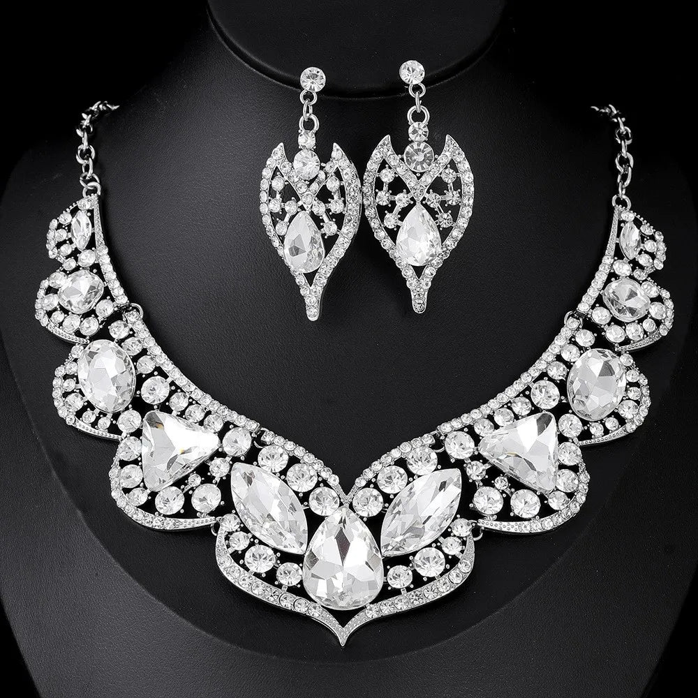 Exaggerated Vintage European And American necklace and earring set
