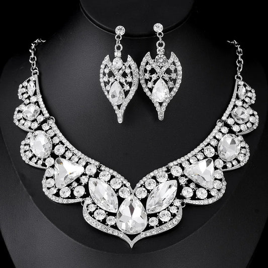 Exaggerated Vintage European And American necklace and earring set